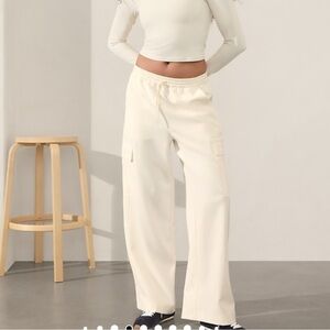 Athleta high rise cargo pant Cream